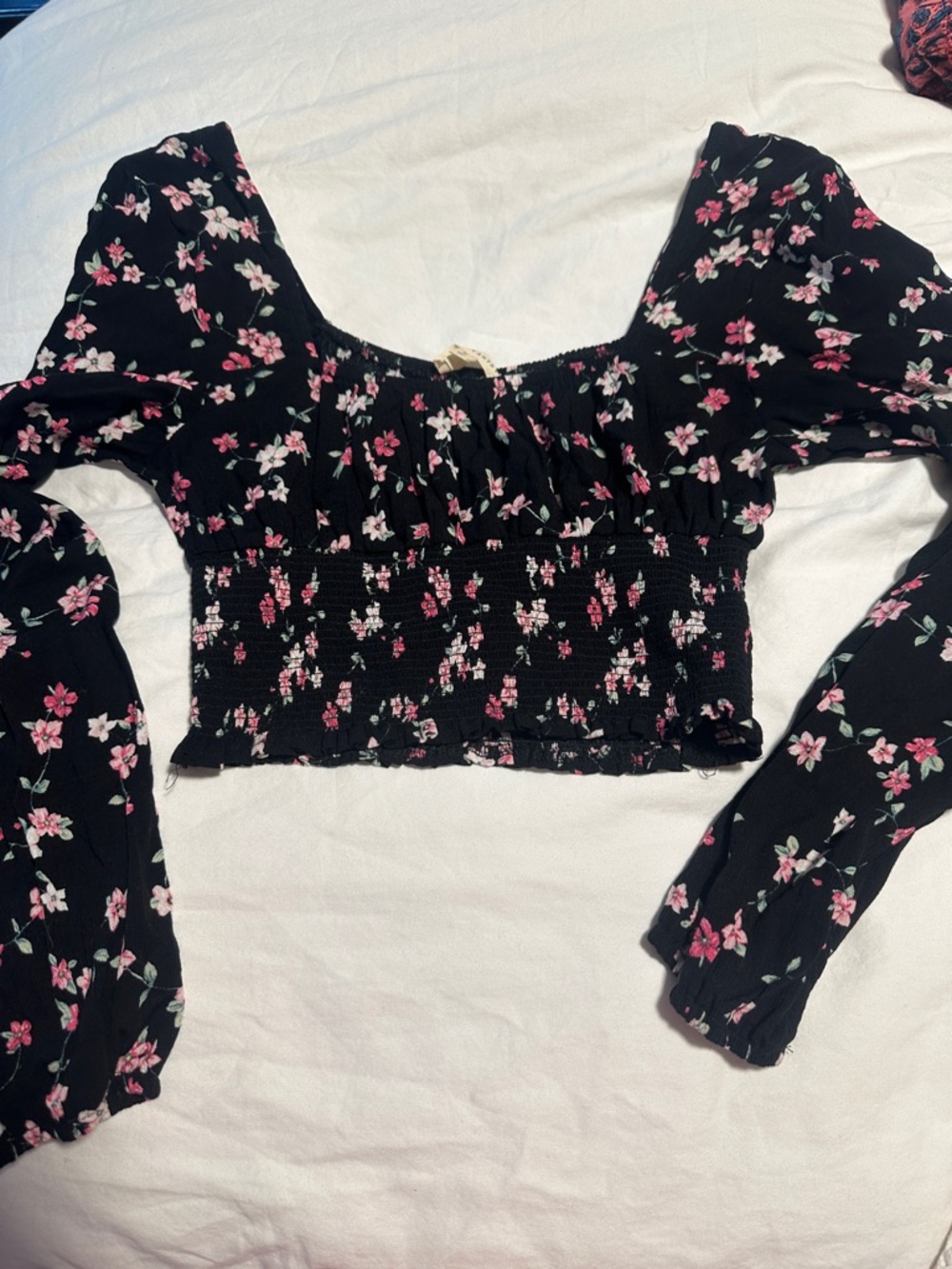 La Hearts Black Floral Smocked Puff-Sleeve Crop Top